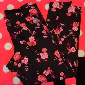VS PINK NWOT Black Floral Leggings X Large